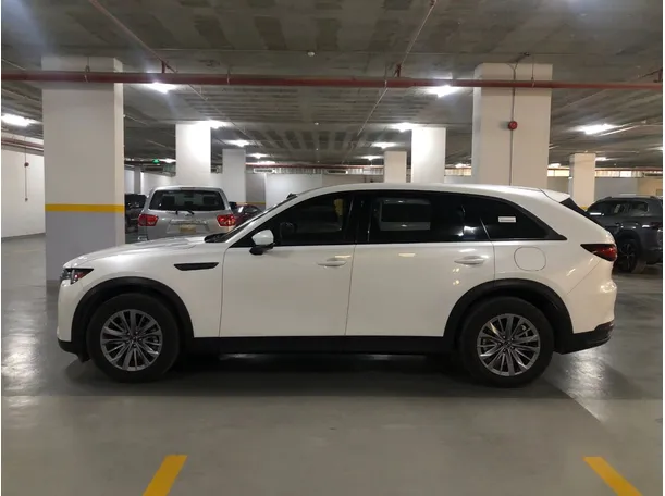 Car image 9