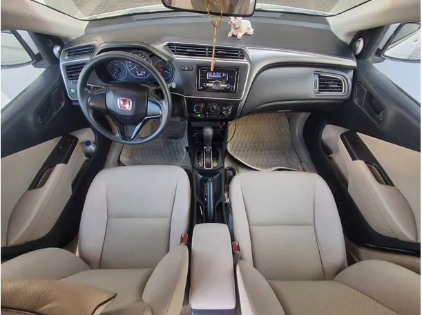 Car image 14