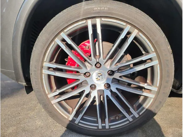 Car image 10