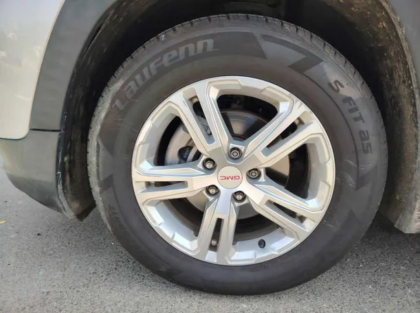 Car image 10