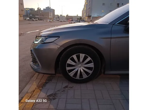 Car image 25