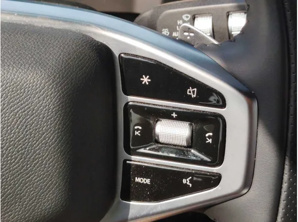 Car image 26