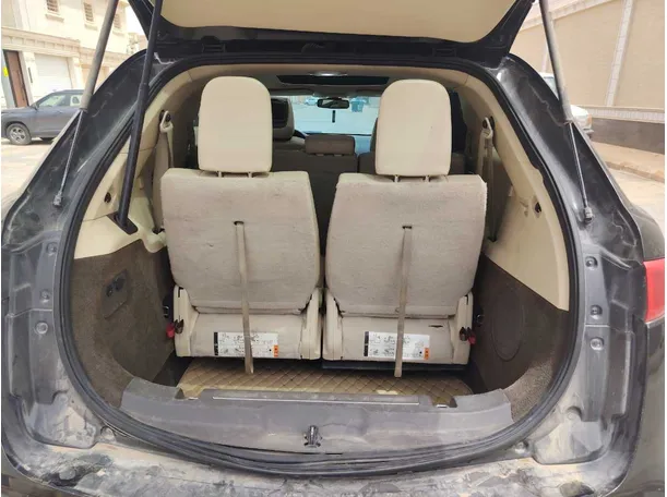 Car image 25
