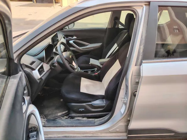 Car image 12