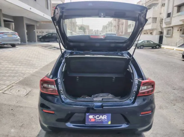 Car image 28
