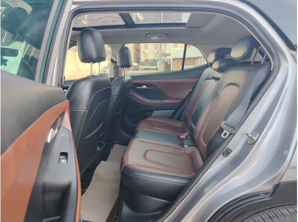 Car image 16