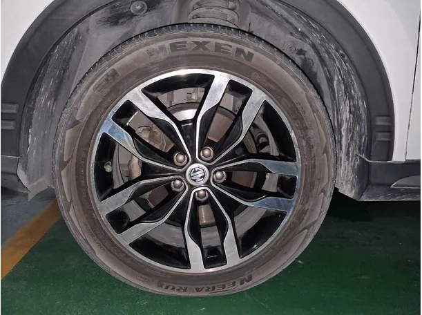 Car image 9