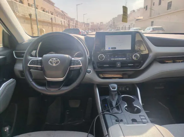 Car image 20
