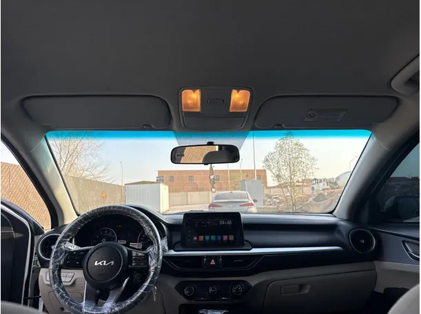 Car image 14