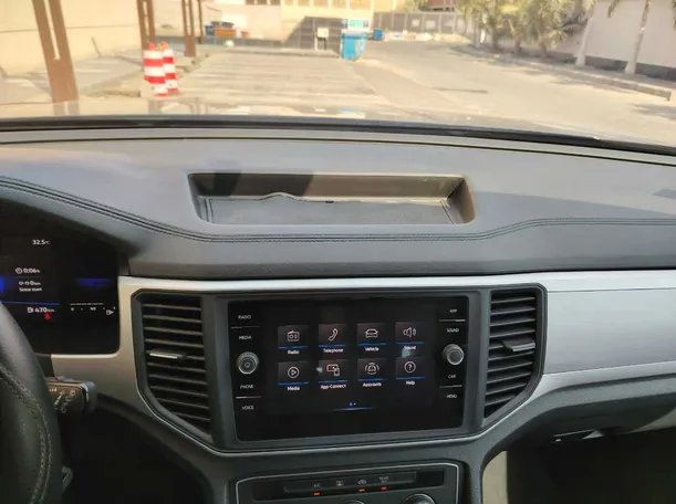 Car image 30