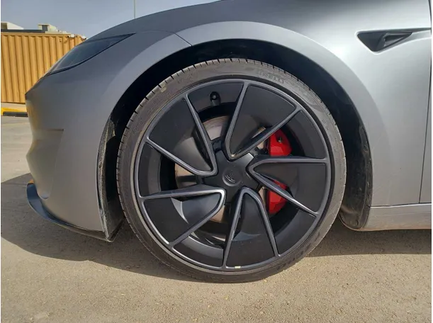 Car image 9