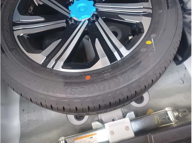 Car image 22