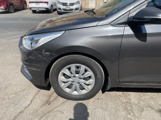 Car image 9