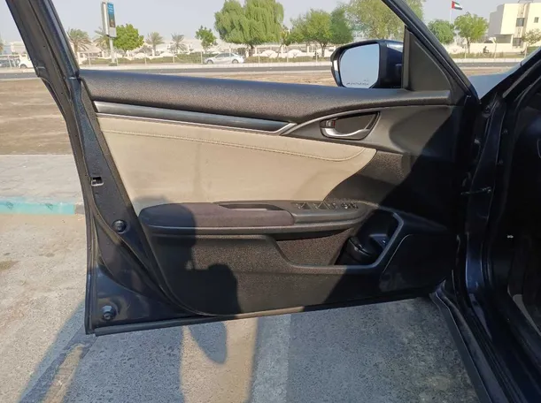 Car image 10
