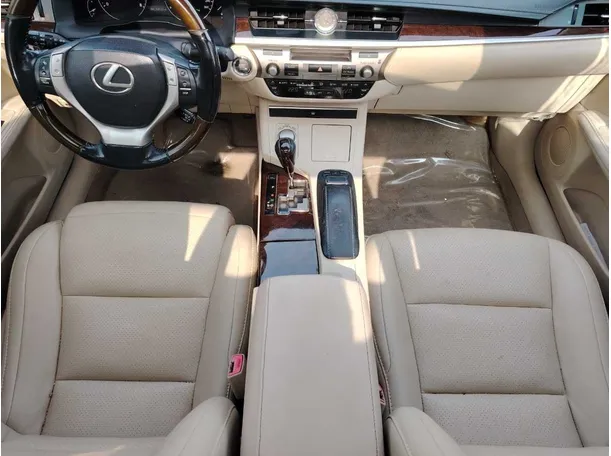 Car image 18