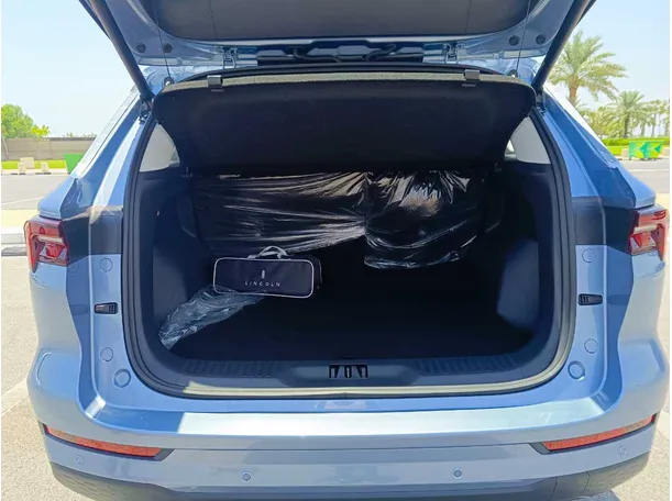 Car image 27