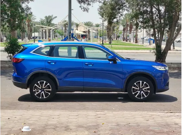 Car image 4