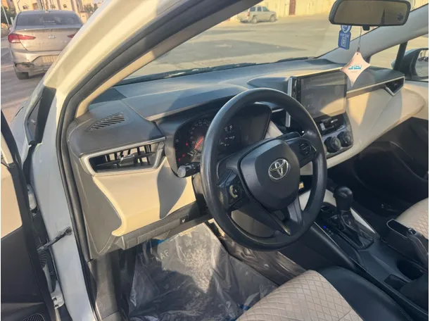 Car image 12