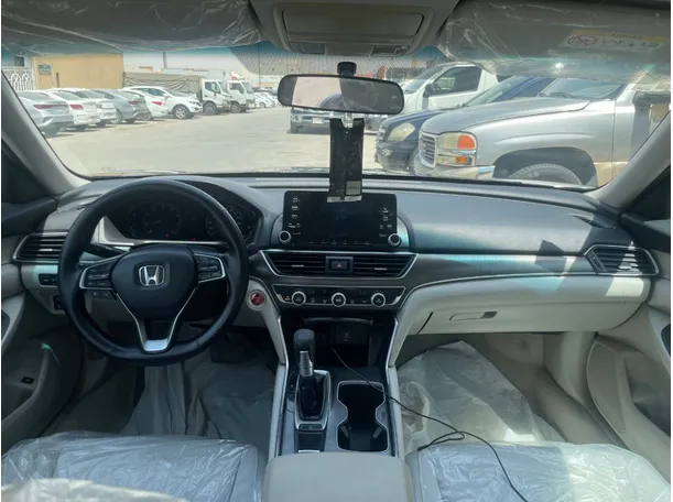 Car image 17