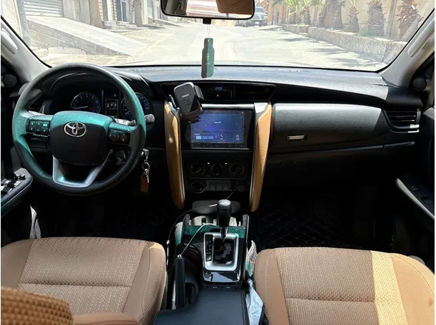 Car image 18