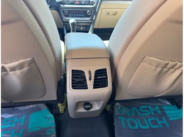 Car image 25