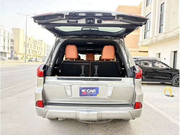 Car image 24