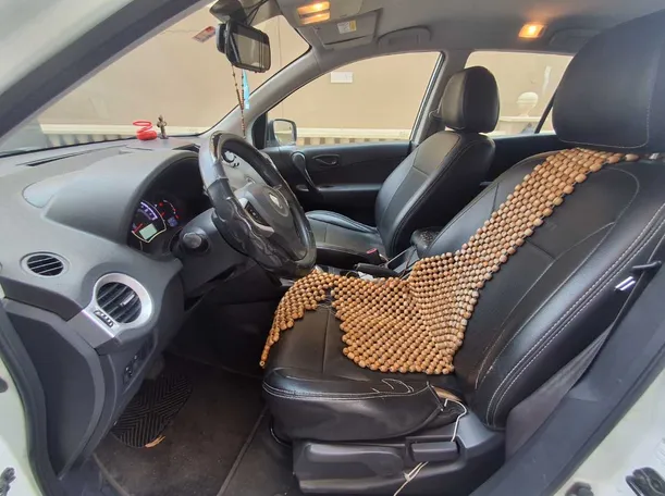Car image 12