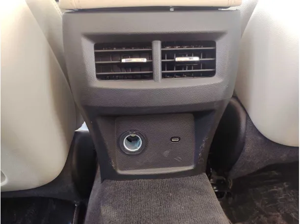 Car image 29