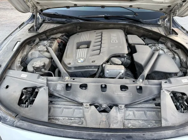 Car image 32