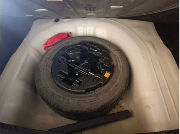 Car image 24