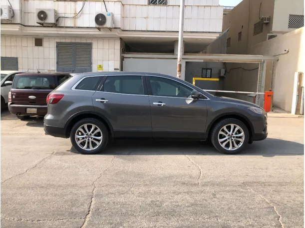 Car image 4