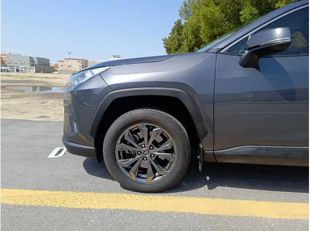 Car image 9