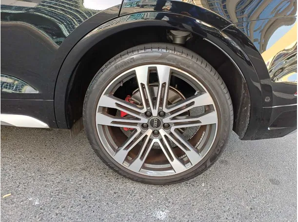 Car image 9