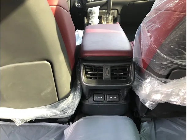 Car image 25