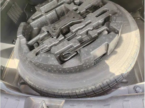 Car image 40