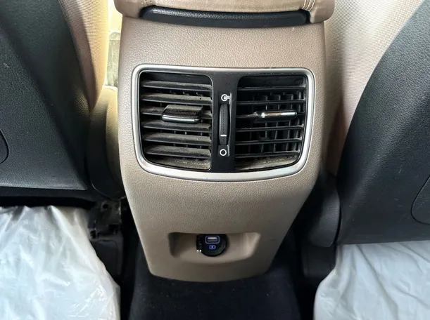 Car image 27