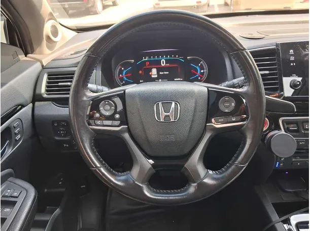 Car image 19