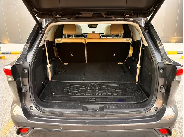 Car image 23