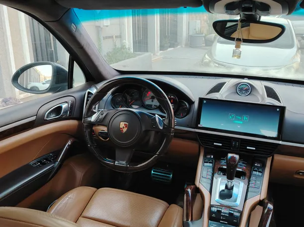 Car image 24