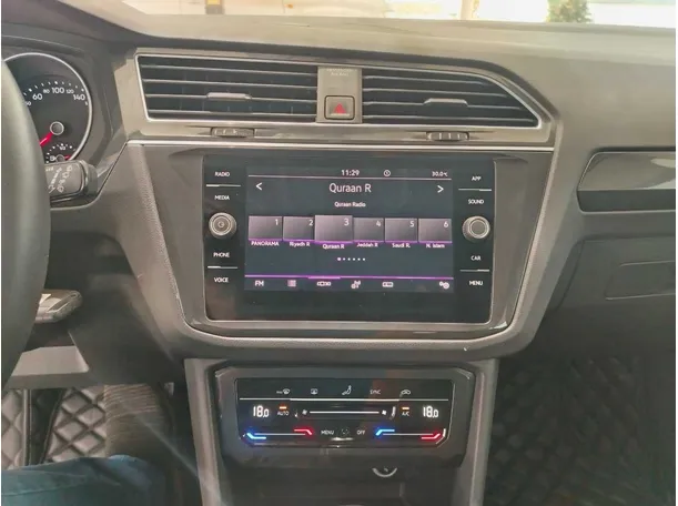Car image 24