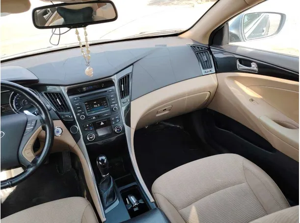 Car image 23