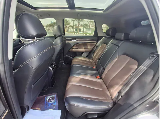Car image 13