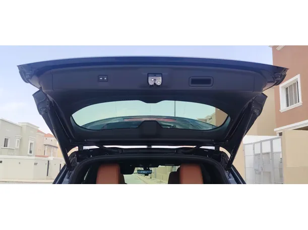 Car image 25