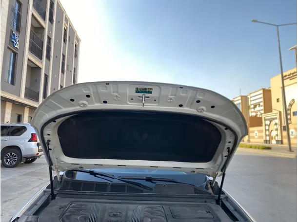 Car image 32