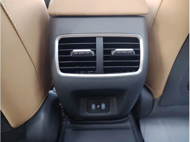 Car image 29