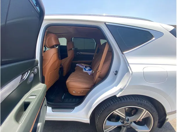 Car image 14