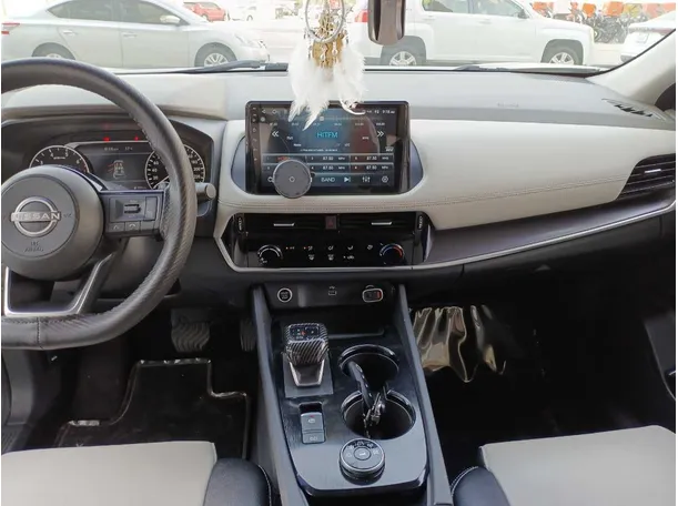 Car image 17