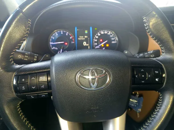 Car image 25