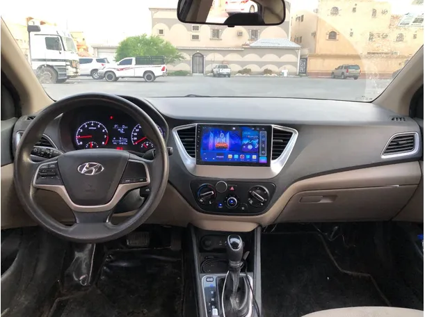 Car image 14
