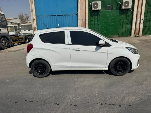 Car image 4